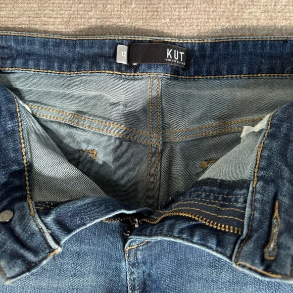 Kut from the Kloth Medium Wash Gidget Fray Denim Jean Shorts - Size 12 - Picture 3 of 6